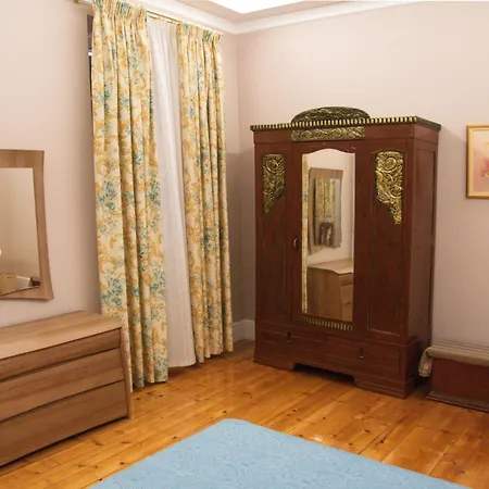 Ideally Situated Corfu Old Town Family Retreat *