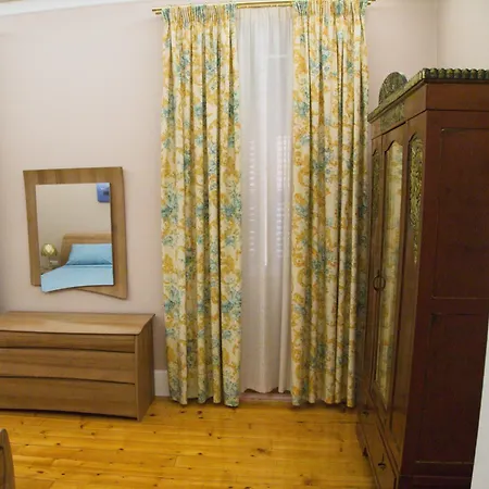 Ideally Situated Corfu Old Town Family Retreat 92m2 Appartement