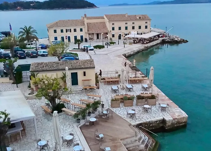 Ideally Situated Corfu Old Town Family Retreat 92m2 *